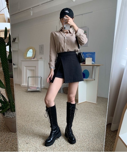 chuu(チュー)の「CHUU スリットミニスカート(スカート・レディース・ブラック・SMALL/MEDIUM)」の4枚目の写真