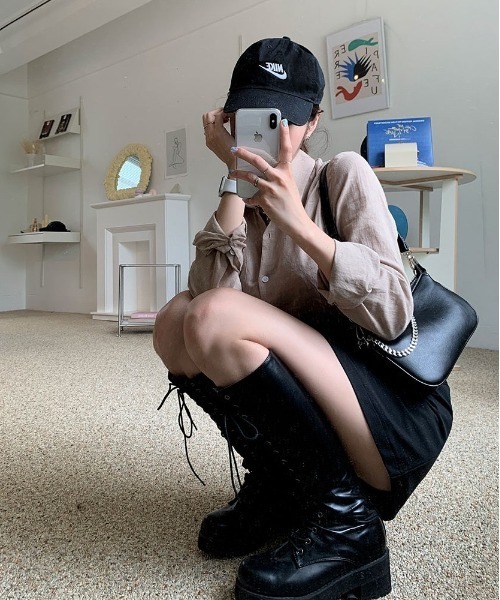 chuu(チュー)の「CHUU スリットミニスカート(スカート・レディース・ブラック・SMALL/MEDIUM)」の5枚目の写真