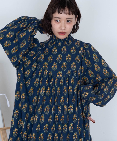 MERLOT（メルロー）の「フラワーシャーリングワンピース（ワンピース・レディース・ネイビー・FREE）」の8枚目の写真