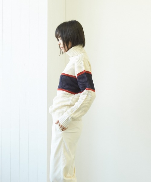 VIBGYOR(ヴィブジョー)の「VIBGYOR Select/畦編みタートルネックニット(BL)(ニット/セーター・レディース・ネイビー/グレー/アイボリー/ホワイト系その他・MEDIUM)」の8枚目の写真