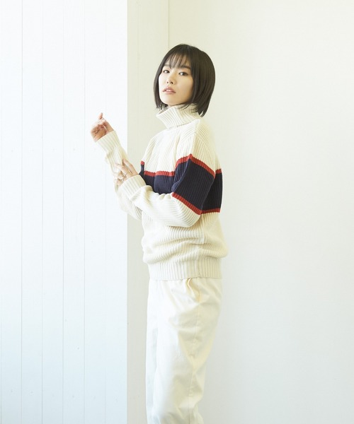 VIBGYOR(ヴィブジョー)の「VIBGYOR Select/畦編みタートルネックニット(BL)(ニット/セーター・レディース・ネイビー/グレー/アイボリー/ホワイト系その他・MEDIUM)」の5枚目の写真