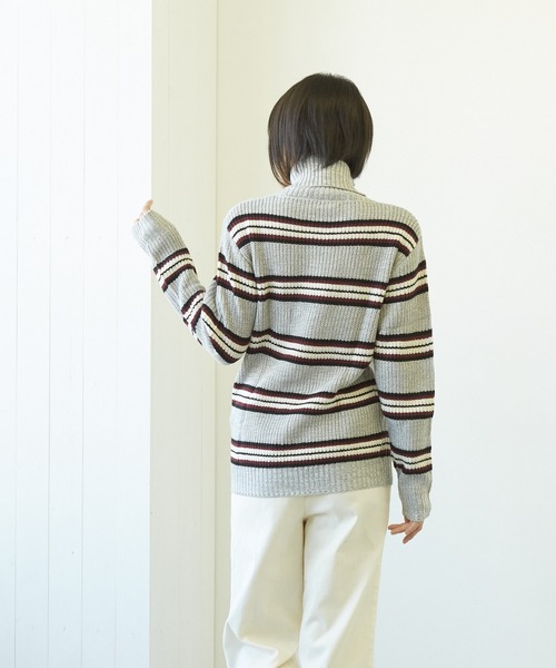 VIBGYOR(ヴィブジョー)の「VIBGYOR Select/畦編みタートルネックニット(BL)(ニット/セーター・レディース・ネイビー/グレー/アイボリー/ホワイト系その他・MEDIUM)」の6枚目の写真