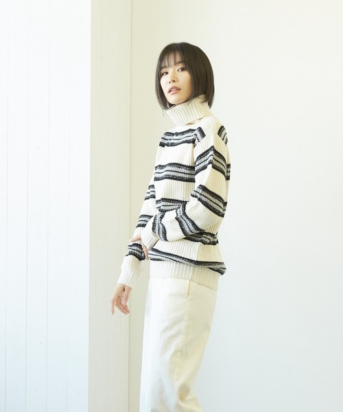 VIBGYOR(ヴィブジョー)の「VIBGYOR Select/畦編みタートルネックニット(BL)(ニット/セーター・レディース・ネイビー/グレー/アイボリー/ホワイト系その他・MEDIUM)」の11枚目の写真