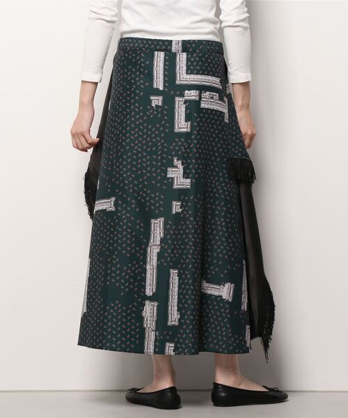 PONTI(ポンティ)の「PONTI FLARED SKIRT(スカート・レディース・ダークグリーン・1)」の3枚目の写真