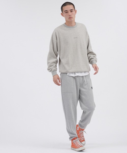 CONVERSE（コンバース）の「CONVERSE/コンバース　オーバーサイズフロントロゴスウェット（スウェット・メンズ・グレー/アイボリー/スミクロ・M/L）」の12枚目の写真