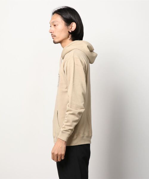 TRAP/U (トラップユー)の「30/10 裏毛 フロント カレッジプリント アメカジ プルオーバー パーカー(パーカー・メンズ・ブラック/ブルー/ベージュ・M/L)」の4枚目の写真