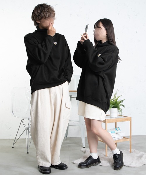 PairPair(ペアペア)の「裏起毛ワッペン付きハイネックプルオーバー(ユニセックス)(スウェット・レディース・グリーン/ブラック/グレイッシュブルー・FREE)」の12枚目の写真