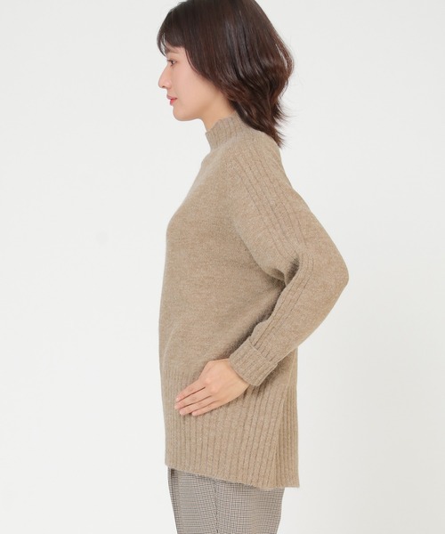 ikka（イッカ）の「ハイネックバックスリットプルオーバー（ニット/セーター・レディース・ネイビー/オフホワイト/レモンイエロー/ダークベージュ・M/L）」の16枚目の写真