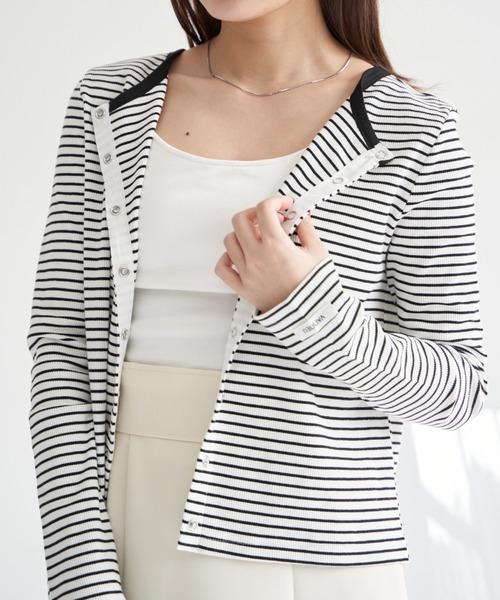 VANNIE U(ヴァニーユー)の「リングスナップボーダーTシャツ/2WAY着用可能(Tシャツ/カットソー・レディース・ブラック/レッド/イエロー/グリーン・FREE)」の22枚目の写真