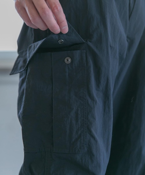 URBAN RESEARCH DOORS（アーバンリサーチドアーズ）の「リップストップミリタリートラウザー（その他パンツ・メンズ・グレー/ネイビー・40/38）」の11枚目の写真