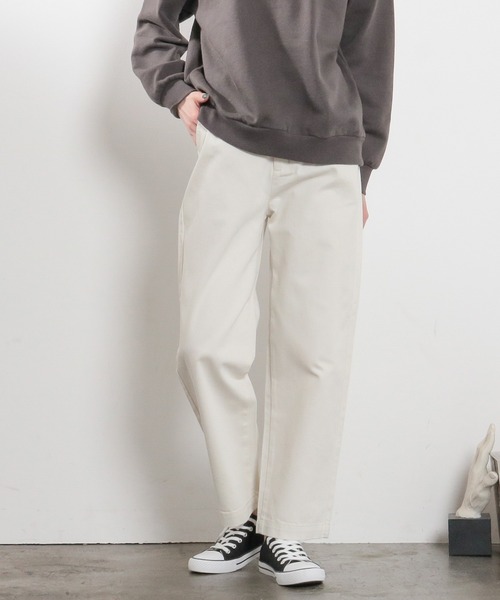 Honeys（ハニーズ）の「デニムストレートパンツ（デニムパンツ・レディース・インディゴブルー/ブルー/アイボリー/モカ/グリーン系その他・SS/S/M/L）」の7枚目の写真