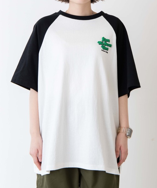 WEGO(ウィゴー)の「WEGO/グラフィックラグランBIGT(Tシャツ/カットソー・レディース・ダークグリーン/ブルー/イエロー/ブラック・SMALL/MEDIUM)」の5枚目の写真
