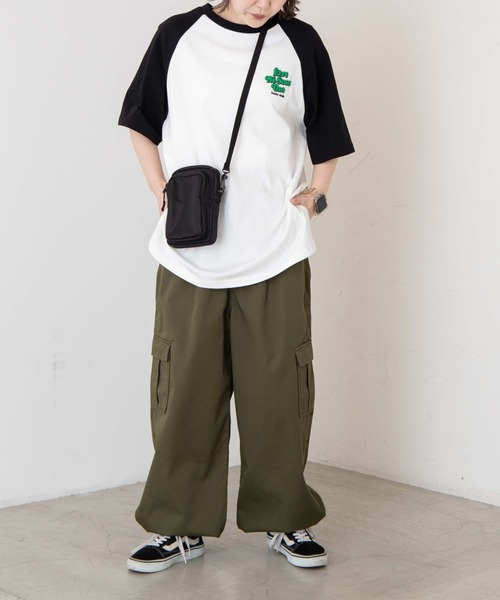 WEGO(ウィゴー)の「WEGO/グラフィックラグランBIGT(Tシャツ/カットソー・レディース・ダークグリーン/ブルー/イエロー/ブラック・SMALL/MEDIUM)」の21枚目の写真
