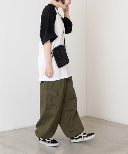 WEGO(ウィゴー)の「WEGO/グラフィックラグランBIGT(Tシャツ/カットソー・レディース・ダークグリーン/ブルー/イエロー/ブラック・SMALL/MEDIUM)」の22枚目の写真