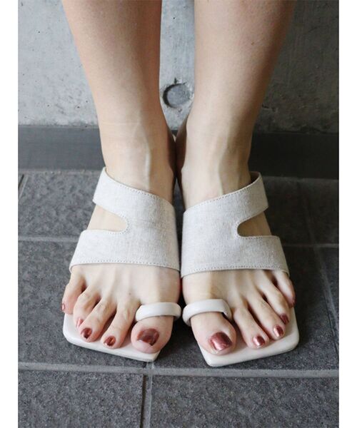 MURUA（ムルーア）の「サイドカーブサンダル（サンダル・レディース・イエロー/アイボリー・35/36/37）」の3枚目の写真