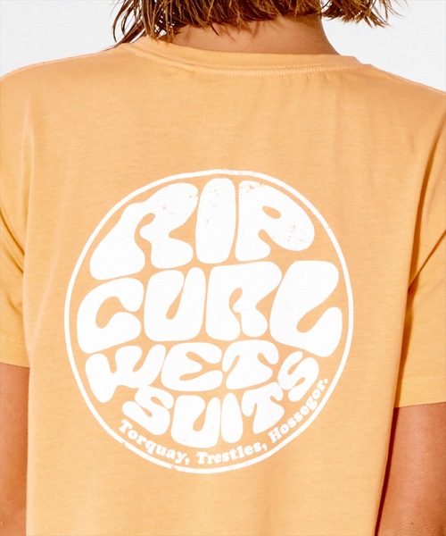 rip curl（リップカール）の「【RIP CURL リップカール】WETTIE ICON TEE II/ショート丈(短丈）バックプリントTシャツ（Tシャツ/カットソー・レディース・ゴールド/ブラック系その他/アクア/コーラル・SMALL/MEDIUM/LARGE）」の6枚目の写真