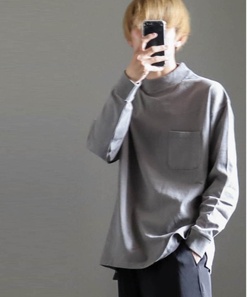 Ritzy(リッツィー)の「モックネックポケットロングTシャツ レディース メンズ(Tシャツ/カットソー・メンズ・チャコール/テラコッタ/ベージュ系その他/グリーン/サックスブルー/ホワイト/ブラック/ベージュ・MEDIUM/LARGE/X-LARGE)」の4枚目の写真
