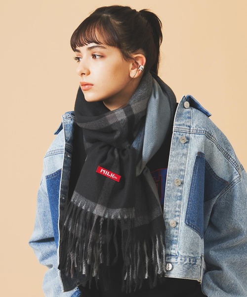 MILKFED.（ミルクフェド）の「BAR LOGO PLAID STOLE（ストール/ショール・レディース・ブラック/ブラウン/オフホワイト・ONE SIZE）」の4枚目の写真