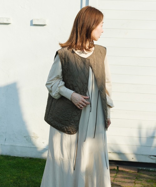 Kastane(カスタネ)の「【2022AWアイテム/WEB限定カラーあり】キルティングベスト(ベスト・レディース・ブラック/オフホワイト/カーキ/ピンク・FREE)」の6枚目の写真