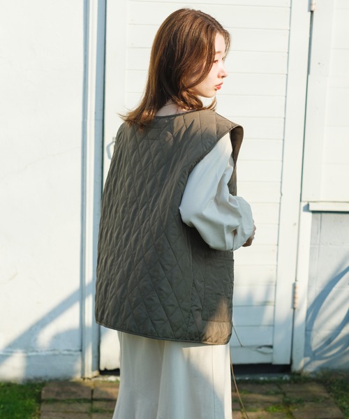 Kastane(カスタネ)の「【2022AWアイテム/WEB限定カラーあり】キルティングベスト(ベスト・レディース・ブラック/オフホワイト/カーキ/ピンク・FREE)」の8枚目の写真