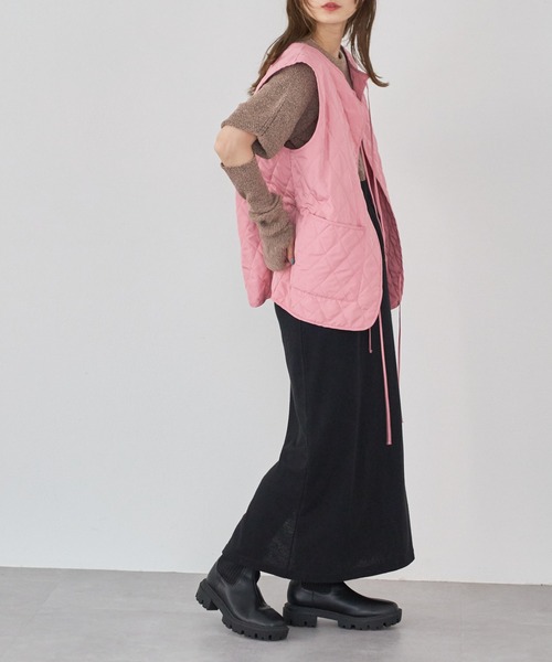 Kastane(カスタネ)の「【2022AWアイテム/WEB限定カラーあり】キルティングベスト(ベスト・レディース・ブラック/オフホワイト/カーキ/ピンク・FREE)」の16枚目の写真