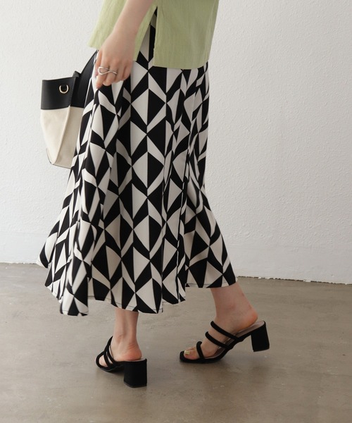Shelly island（シェリーアイランド）の「ジオメトリック柄ロング  