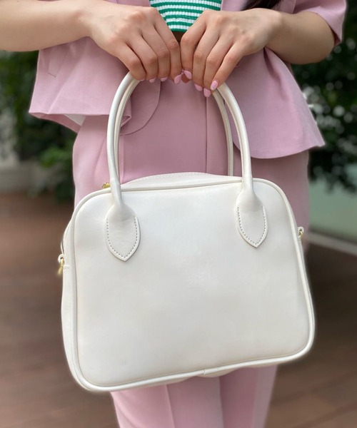 SPINNS(スピンズ)の「【2WAY仕様】フェイクレザー スクエアショルダーバッグ(ショルダーバッグ・レディース・ブラック/アイボリー・ONESIZE)」の1枚目の写真