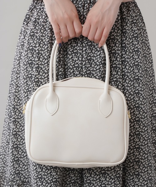 SPINNS(スピンズ)の「【2WAY仕様】フェイクレザー スクエアショルダーバッグ(ショルダーバッグ・レディース・ブラック/アイボリー・ONESIZE)」の18枚目の写真