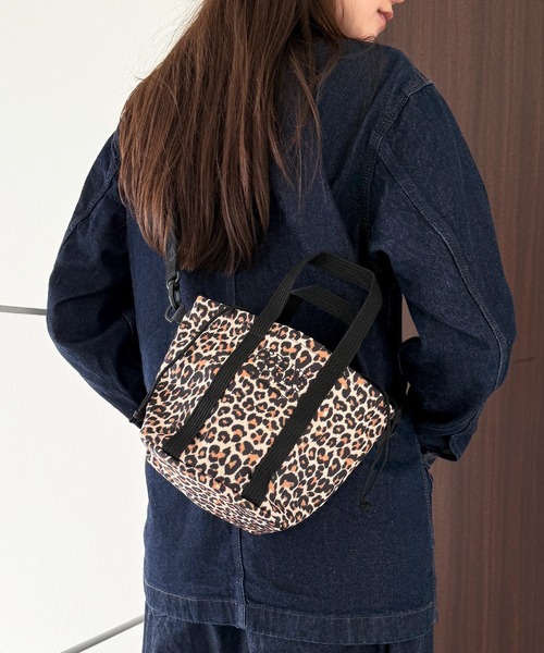 FREDRIK PACKERS（フレドリックパッカーズ）の「【FREDRIK PACKERS】1000D DRAWSTRING TOTE MINI（トートバッグ・レディース・ブラック/ベージュ/レオパード/マルチ・FREE）」の5枚目の写真