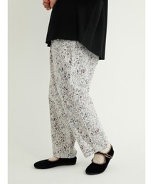 花柄テーパードパンツ