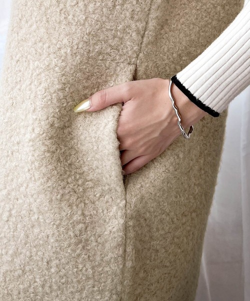 classicalelf（クラシカルエルフ）の「くるくる起毛がキュート。フェイクリングウールVネックジャンパースカート（ワンピース・レディース・ブラック/モカ/グレイッシュベージュ・SMALL/MEDIUM/LARGE/X-LARGE）」の15枚目の写真