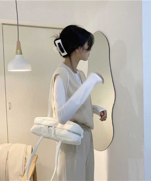 Vipoa（ヴィポア）の「Vネックベーシックベスト（ベスト・レディース・グレー/ブルー/イエロー/アイボリー/ブラック/ホワイト・FREE）」の19枚目の写真