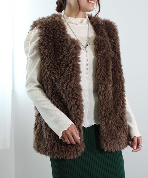 toucher du brise(トゥシェドブリーズ)の「エコファーベスト(ベスト・レディース・ベージュ/ピンク/ダークブラウン/オフホワイト・M)」の3枚目の写真