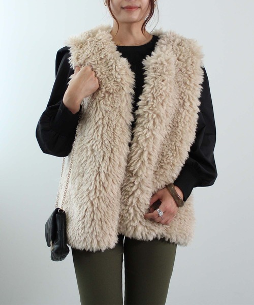 toucher du brise(トゥシェドブリーズ)の「エコファーベスト(ベスト・レディース・ベージュ/ピンク/ダークブラウン/オフホワイト・M)」の4枚目の写真