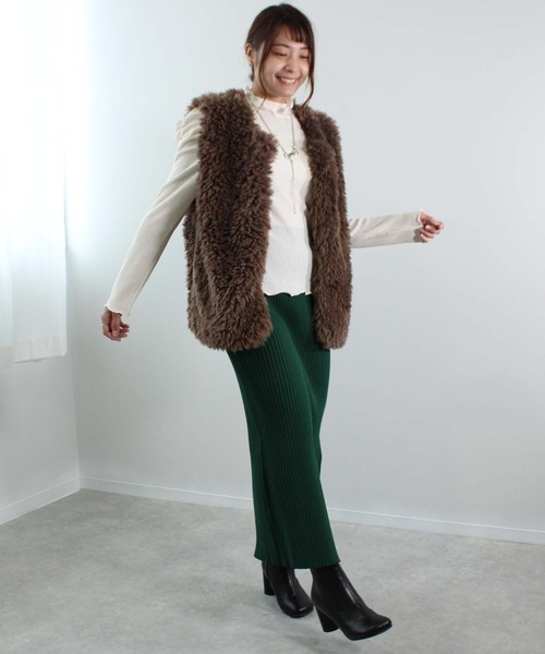 toucher du brise(トゥシェドブリーズ)の「エコファーベスト(ベスト・レディース・ベージュ/ピンク/ダークブラウン/オフホワイト・M)」の16枚目の写真