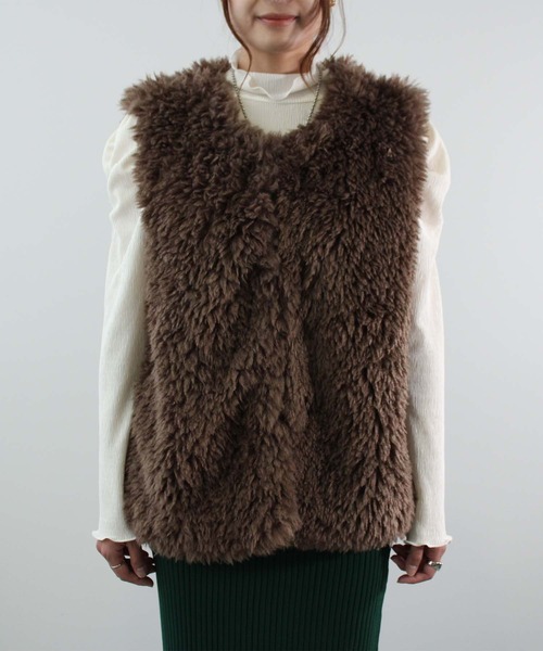 toucher du brise(トゥシェドブリーズ)の「エコファーベスト(ベスト・レディース・ベージュ/ピンク/ダークブラウン/オフホワイト・M)」の5枚目の写真