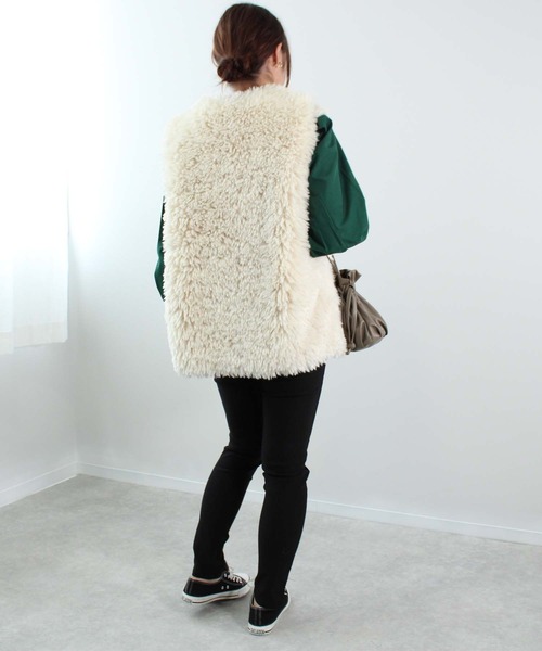 toucher du brise(トゥシェドブリーズ)の「エコファーベスト(ベスト・レディース・ベージュ/ピンク/ダークブラウン/オフホワイト・M)」の7枚目の写真