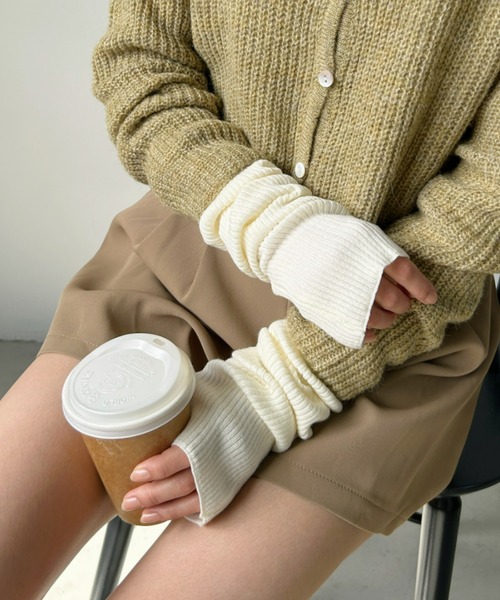 CLEA(クレア)の「カラーロング丈リブニットウォーマー(アームカバー・レディース・ホワイト/ブラック/ブラウン/レッド/ブルー/モカ/グリーン系その他・FREE)」の13枚目の写真