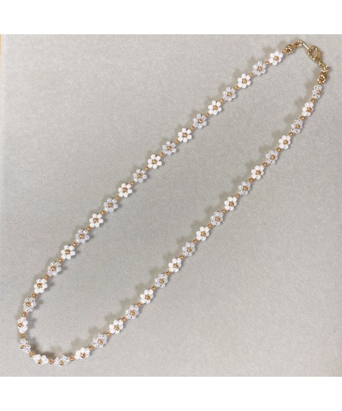 tone（トーン）の「【belleneige】フラワービーズネックレス(MA)（ネックレス・レディース・ブルー/パープル/ホワイト・FREE）」の7枚目の写真