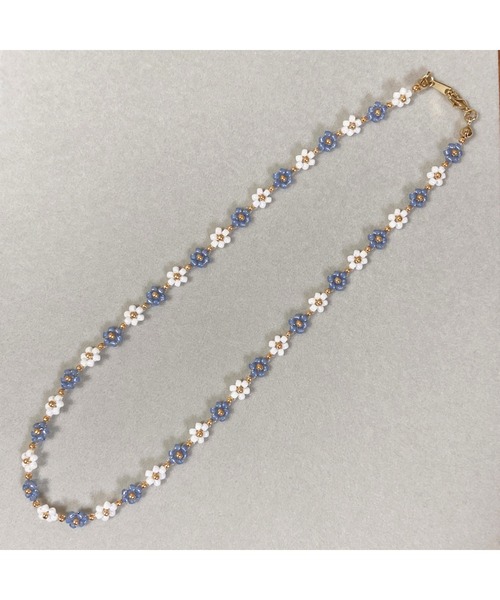 tone（トーン）の「【belleneige】フラワービーズネックレス(MA)（ネックレス・レディース・ブルー/パープル/ホワイト・FREE）」の4枚目の写真