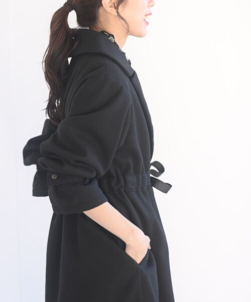 rps（アールピーエス）の「ウエストリボンチェスターコート（チェスターコート・レディース・ブラック/グレイッシュベージュ/モカ・M）」の4枚目の写真