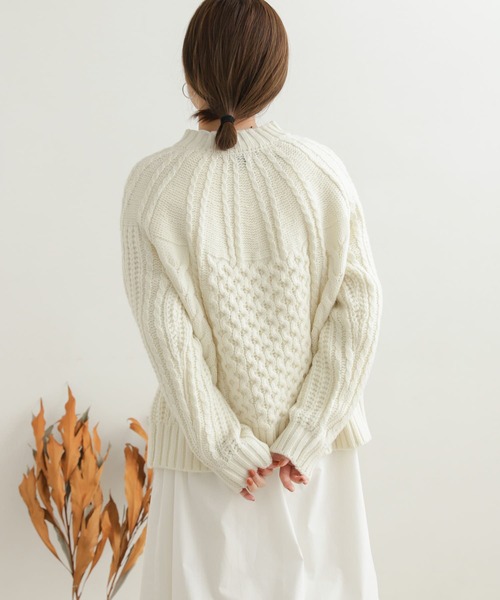 URBAN RESEARCH DOORS（アーバンリサーチドアーズ）の「ケーブルクルーネックニット（ニット/セーター・レディース・オフホワイト/ネイビー・MEDIUM）」の6枚目の写真