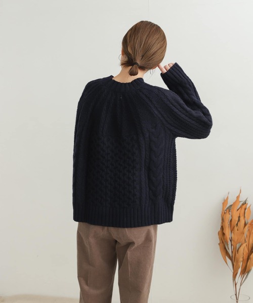 URBAN RESEARCH DOORS（アーバンリサーチドアーズ）の「ケーブルクルーネックニット（ニット/セーター・レディース・オフホワイト/ネイビー・MEDIUM）」の16枚目の写真