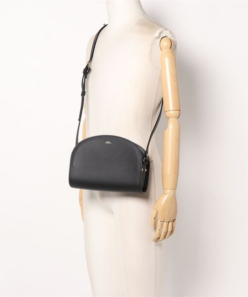 A.P.C.（アーペーセー）の「Demi-Lune バッグ（ショルダーバッグ・レディース・ブラック・ONESIZE）」の3枚目の写真