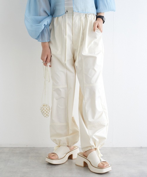 w closet（ダブルクローゼット）の「裾リボンカーゴパンツ（カーゴパンツ・レディース・ピンク/カーキ/ブラック/オフホワイト・FREE）」の2枚目の写真
