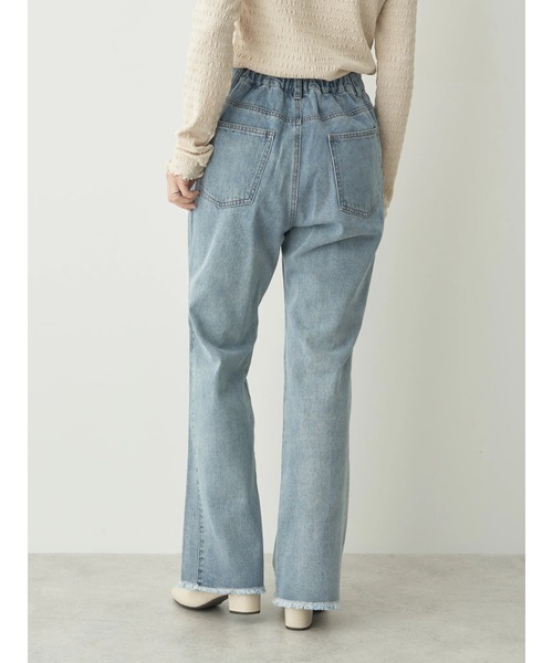 earth music&ecology（アースミュージックアンドエコロジー）の「マチ付きルーズデニムパンツ（デニムパンツ・レディース・ホワイト/ライトインディゴブルー・S/M/L）」の10枚目の写真