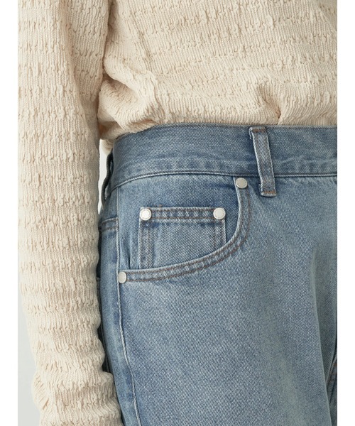 earth music&ecology（アースミュージックアンドエコロジー）の「マチ付きルーズデニムパンツ（デニムパンツ・レディース・ホワイト/ライトインディゴブルー・S/M/L）」の16枚目の写真