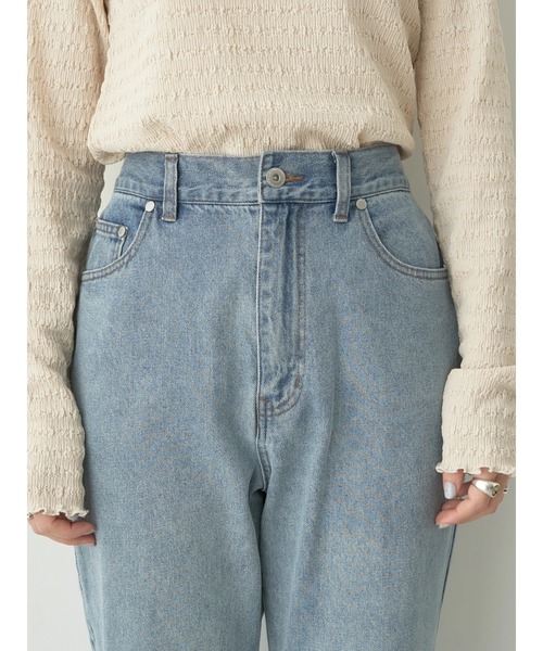 earth music&ecology（アースミュージックアンドエコロジー）の「マチ付きルーズデニムパンツ（デニムパンツ・レディース・ホワイト/ライトインディゴブルー・S/M/L）」の17枚目の写真