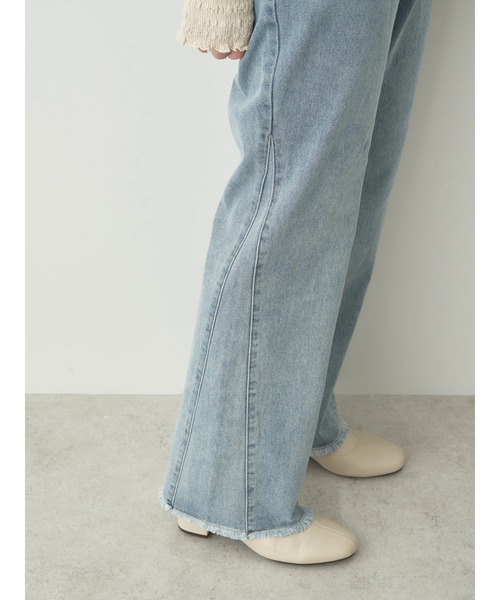 earth music&ecology（アースミュージックアンドエコロジー）の「マチ付きルーズデニムパンツ（デニムパンツ・レディース・ホワイト/ライトインディゴブルー・S/M/L）」の20枚目の写真