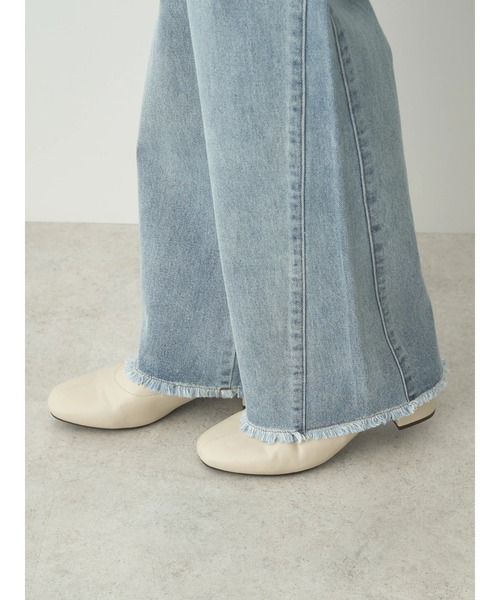 earth music&ecology（アースミュージックアンドエコロジー）の「マチ付きルーズデニムパンツ（デニムパンツ・レディース・ホワイト/ライトインディゴブルー・S/M/L）」の21枚目の写真